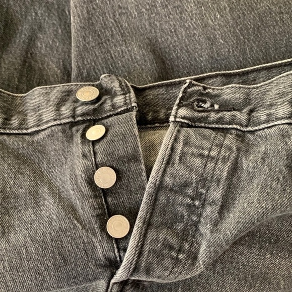 Levi’s 501 Jeans Black Denim Buttonfly straight leg 9.5” Rise Men’s Size 29”X34” - Picture 10 of 10